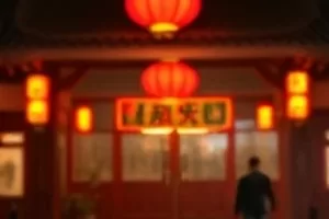 《离线频道》横版封面，雪花的电视屏幕与遥控器
