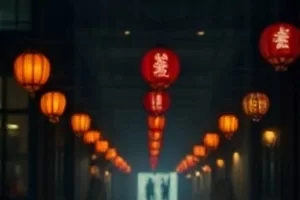 《三分钟之后》横版封面，秒针停在墙面的特写与虚化走廊